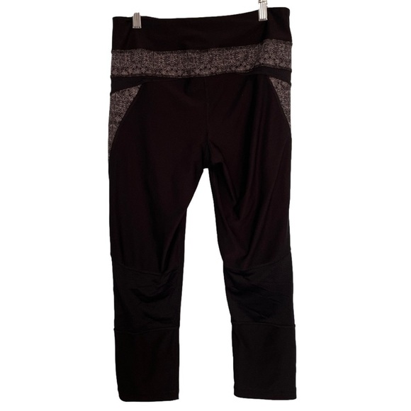 Reebok 3/4 Leggings Black and Grey Design With Mesh Patches Size M - Picture 2 of 8